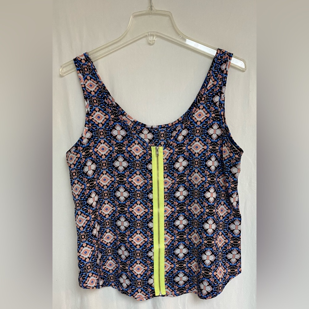 Bjewel Patterned Top - Picture 3 of 4